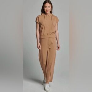 Sundays Moxie French Terry pants‎ in Burro size Medium